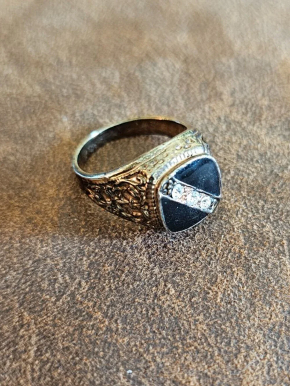 Vintage 1960s men's Sz 10.5 signet ring featuring a black stone Cubic Zirconia